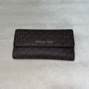 Michael Kors Jet Set Travel Trifold Wallet